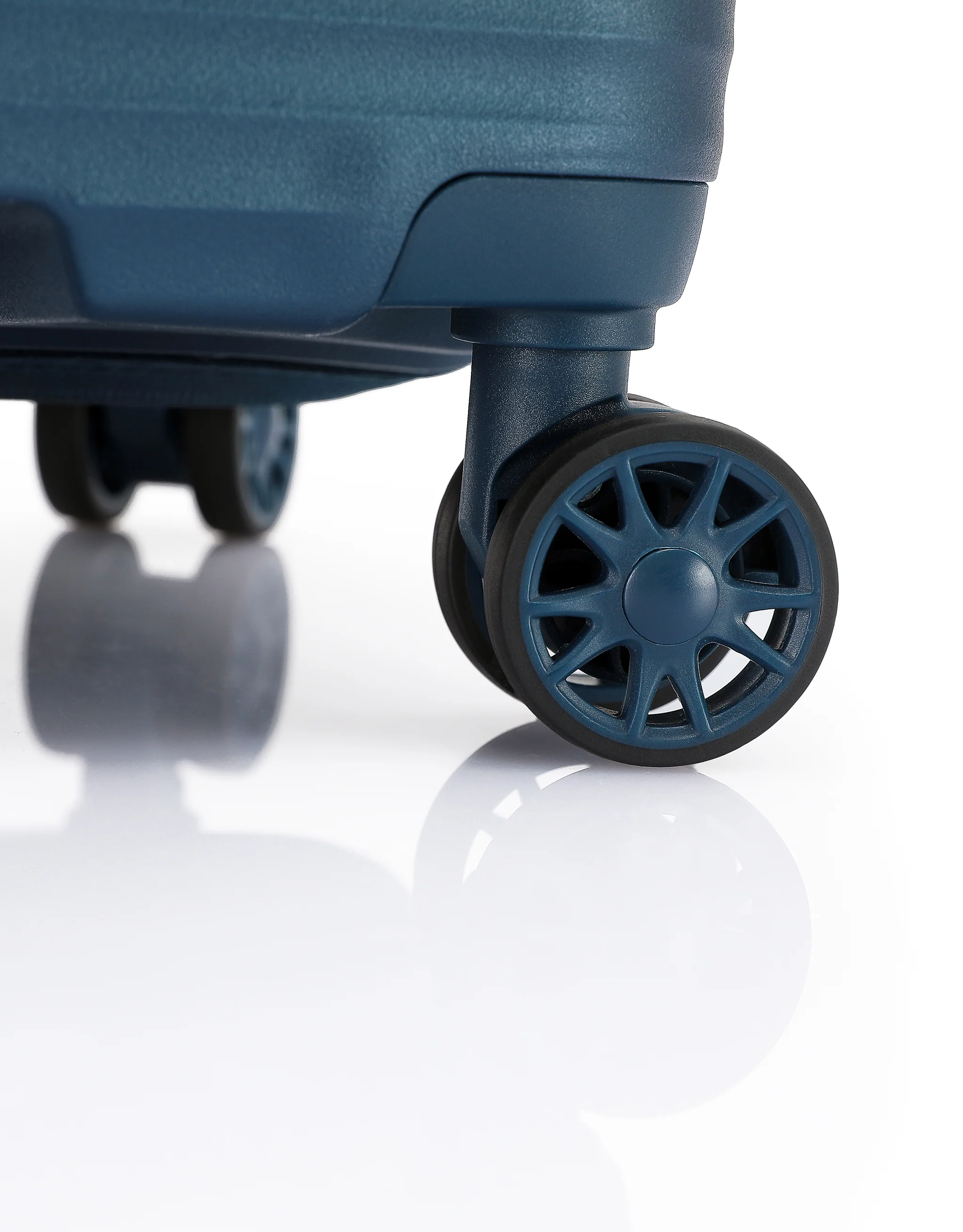 Tosca F-Lite Collection Polypropylene Premium 54cm Carry-on Trolley case TCA846C-Navy - Image 4